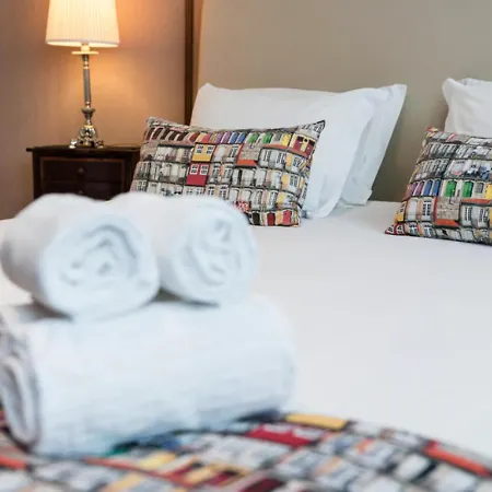 Office Suits In Flores By D&s Gasthof Porto