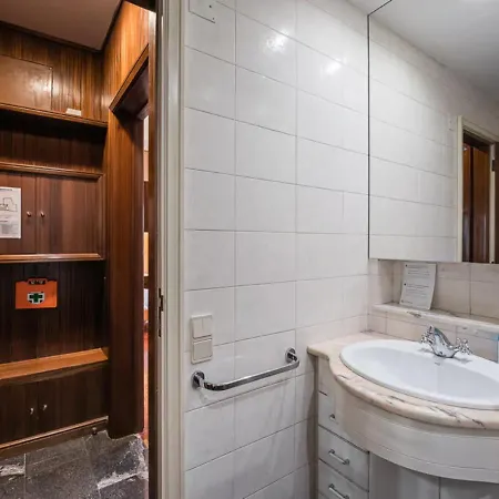 Office Suits In Flores By D&s 3*