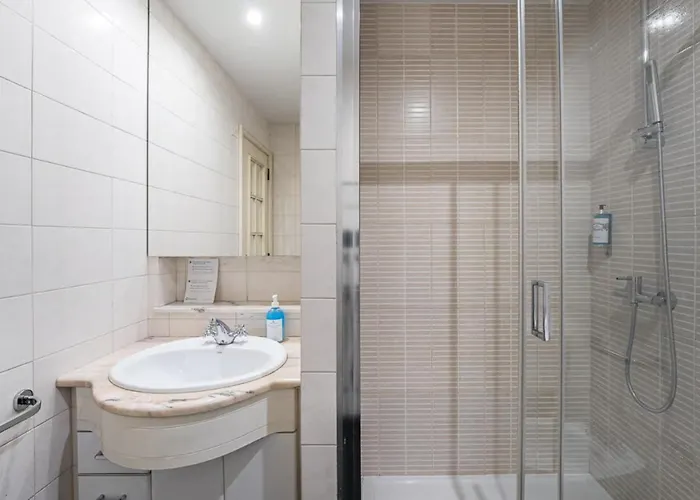 Vendégház Office Suits In Flores By D&s 3*