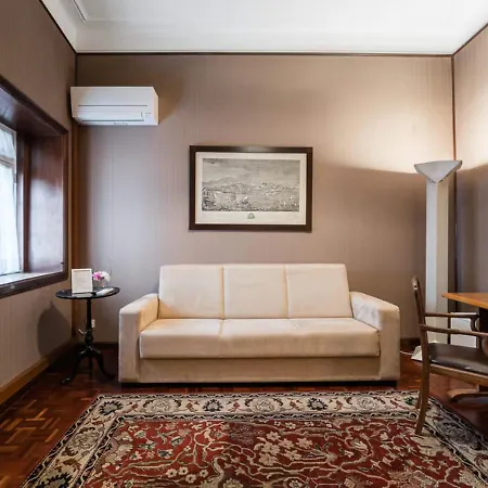 Office Suits In Flores By D&s Guest house Porto