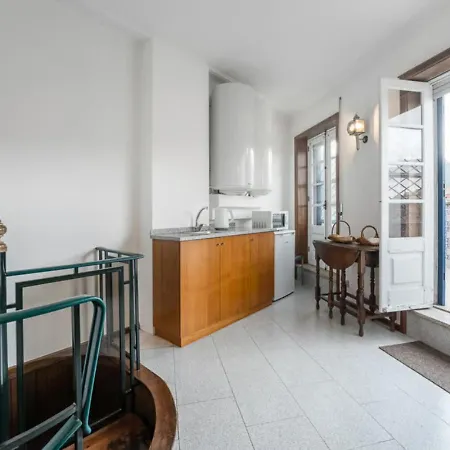 Office Suits In Flores By D&s Guest house Porto