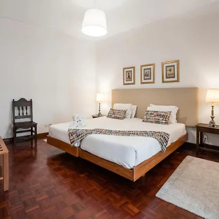 Guest house Office Suits In Flores By D&s Porto