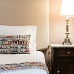 Office Suits In Flores By D&s 게스트하우스